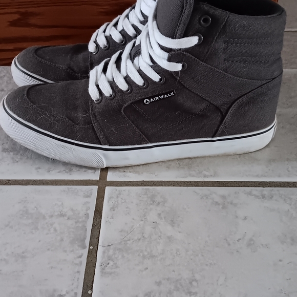 Airwalk shoes - Picture 2 of 3